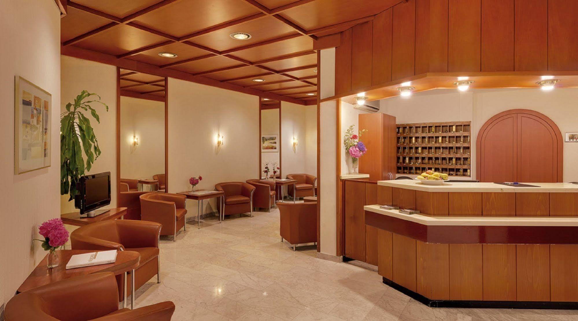 City-hotel Hotel